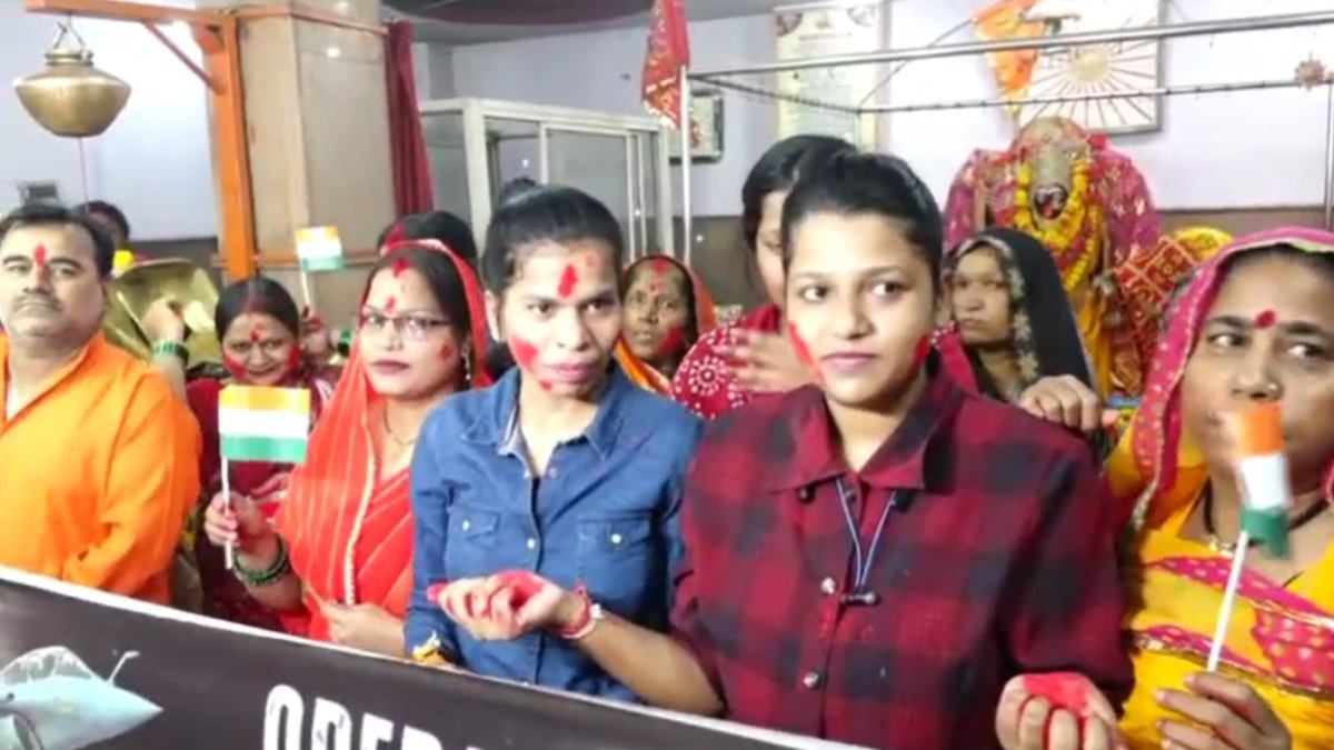भाेपाल में महिलाओं ने खेली सिंदूर की हाेली भाेपाल में महिलाओं ने खेली सिंदूर की हाेली