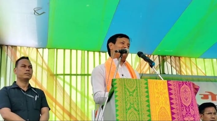 गुरुदेव को श्रद्धांजलि अर्पण करने के इस कार्यक्रम में कैबिनेट मंत्री यू. जी. ब्रह्म भी उपस्थित थे। गुरुदेव को श्रद्धांजलि अर्पण करने के इस कार्यक्रम में कैबिनेट मंत्री यू. जी. ब्रह्म भी उपस्थित थे।