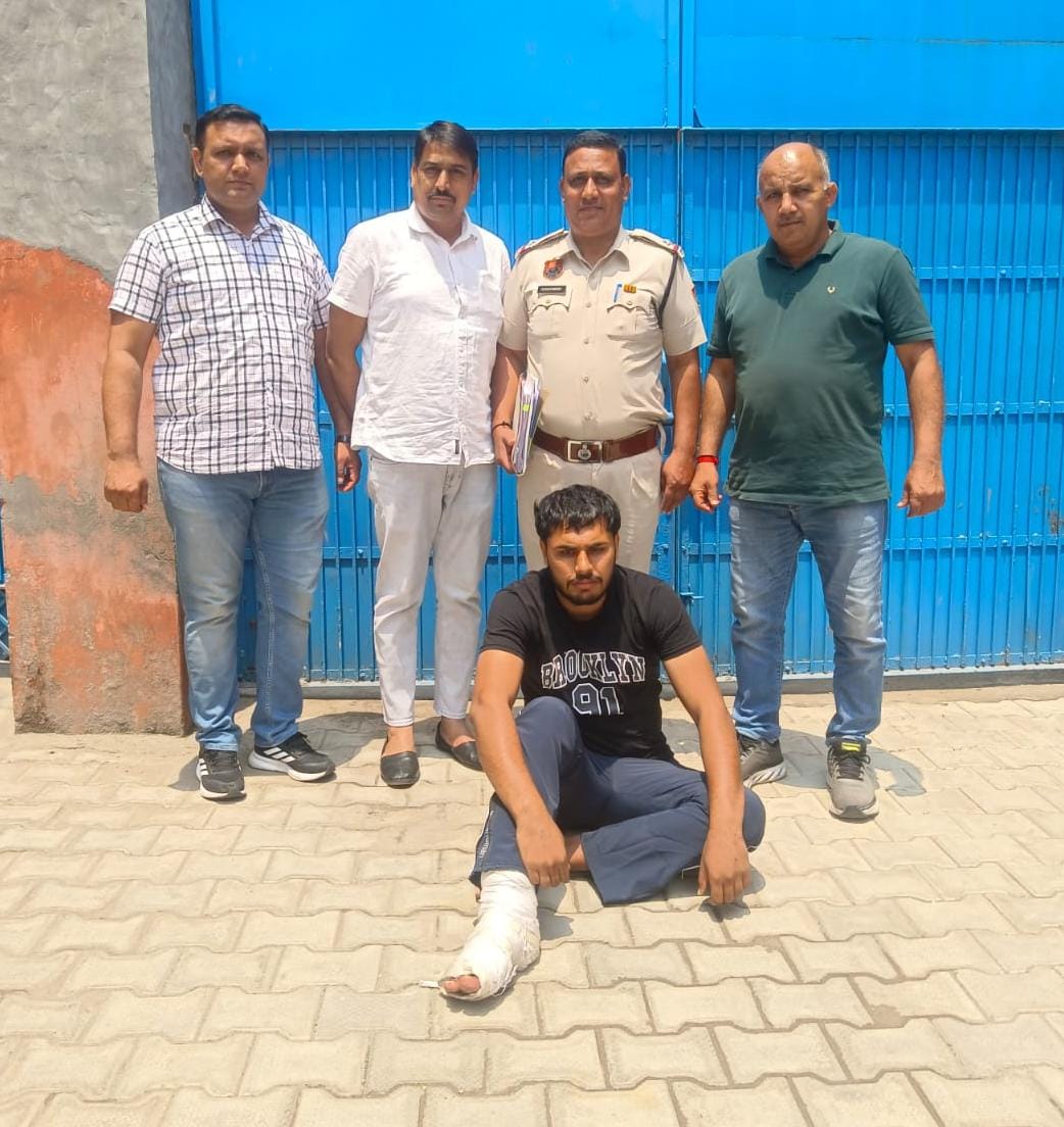 पांच हजार का इमामी बदमाश पुलिस गिरफ्त में पांच हजार का इमामी बदमाश पुलिस गिरफ्त में