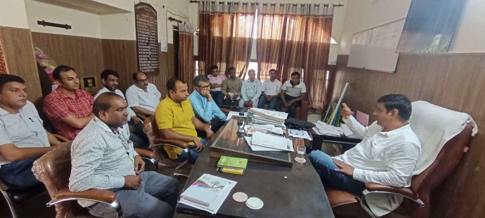 ज्ञापन देने पहुंचे तालमेल कमेटी के सदस्य ज्ञापन देने पहुंचे तालमेल कमेटी के सदस्य
