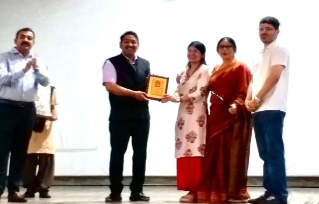 सोनीपत: खेल स्कूल राई के विद्यार्थियों को यूपीएससी उतीर्ण करने पर सम्मानित करते हुए कुलपति अशोक सोनीपत: खेल स्कूल राई के विद्यार्थियों को यूपीएससी उतीर्ण करने पर सम्मानित करते हुए कुलपति अशोक