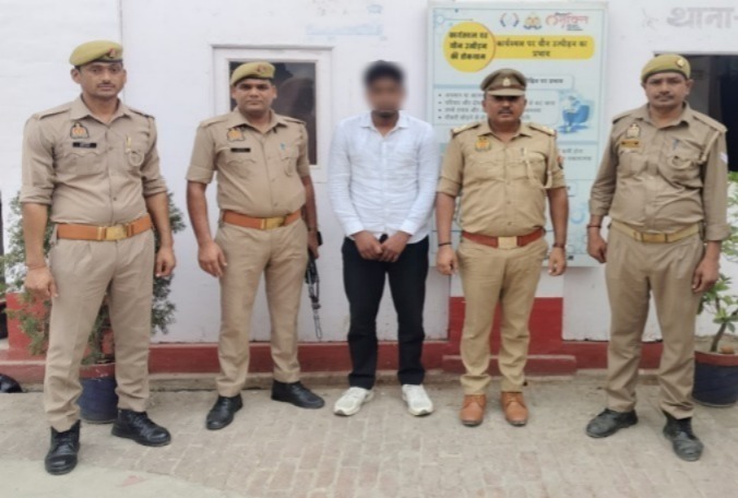 प्रयागराज : अधिवक्ता को गोली मारने के मामले में गिरफ्तार आरोपित का छाया चित्र प्रयागराज : अधिवक्ता को गोली मारने के मामले में गिरफ्तार आरोपित का छाया चित्र