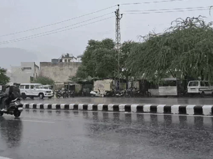 अजमेर में बारिश तापमान में आई भारी गिरावट अजमेर में बारिश तापमान में आई भारी गिरावट