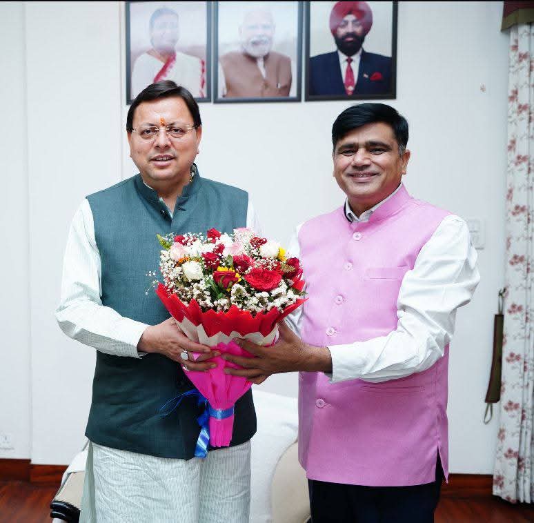 मुख्यमंत्री से भेंट करते सुनील सैनी मुख्यमंत्री से भेंट करते सुनील सैनी