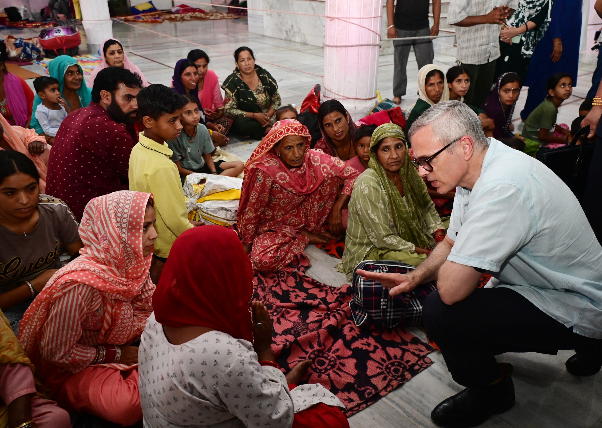 मुख्यमंत्री ने जम्मू और सांबा जिलों में मिश्रीवाला, नागबनी, बिश्नाह और ठंडी खुई में स्थापित शिविरों और आवास केंद्रों का किया दौरा मुख्यमंत्री ने जम्मू और सांबा जिलों में मिश्रीवाला, नागबनी, बिश्नाह और ठंडी खुई में स्थापित शिविरों और आवास केंद्रों का किया दौरा
