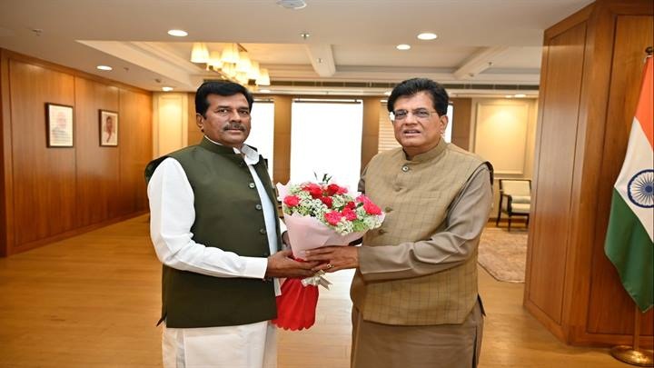 केन्द्रीय मंत्री गोयल से मिले सांसद कुशवाह केन्द्रीय मंत्री गोयल से मिले सांसद कुशवाह