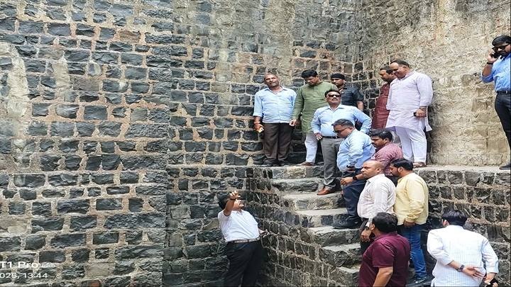 300 वर्ष पुरानी ऐतिहासिक अहिल्या बावड़ी के जीर्णोद्धार 300 वर्ष पुरानी ऐतिहासिक अहिल्या बावड़ी के जीर्णोद्धार
