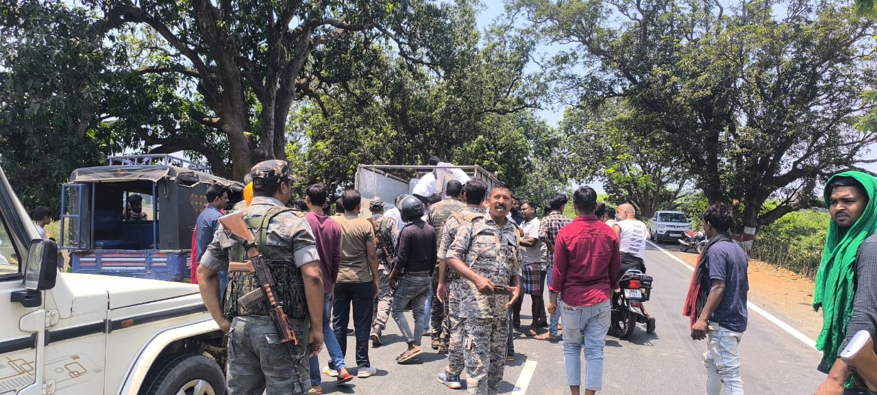घटना स्थल पर पहुंची पुलिस घटना स्थल पर पहुंची पुलिस