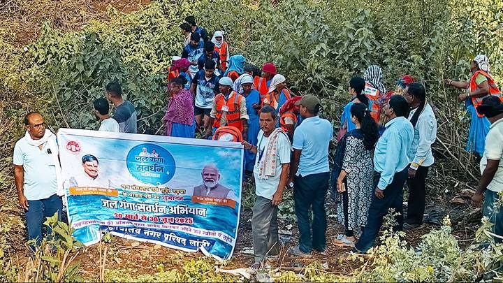 बालाघाट जिले में लांजी किले से लगे खाई तालाब में श्रमदान किया गया बालाघाट जिले में लांजी किले से लगे खाई तालाब में श्रमदान किया गया