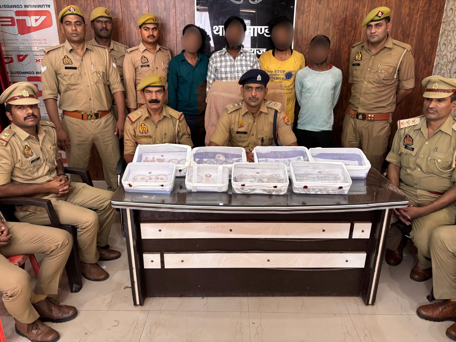 चोरी करने वाले गिरोह के पकड़े गए सदस्यों का छाया चित्र
