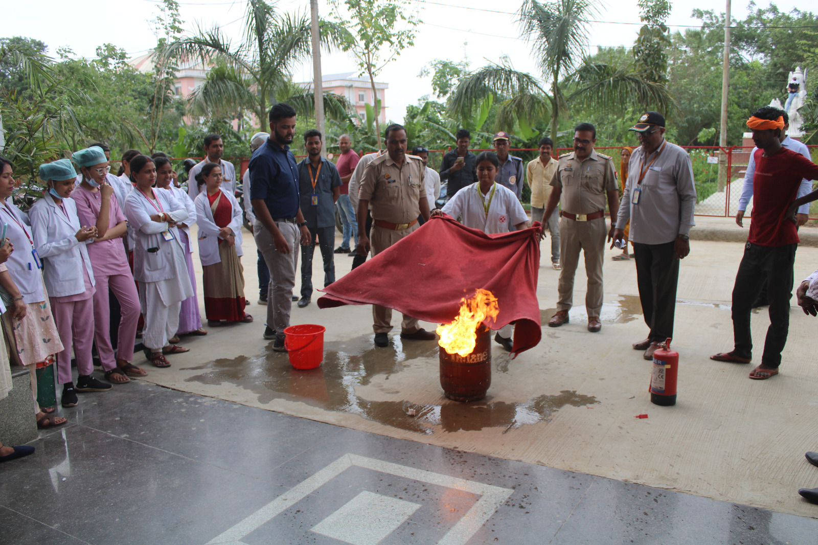 महायोगी गोरखनाथ चिकित्सालय में आयोजित हुआ अग्नि सुरक्षा प्रशिक्षण कार्यक्रम* महायोगी गोरखनाथ चिकित्सालय में आयोजित हुआ अग्नि सुरक्षा प्रशिक्षण कार्यक्रम*