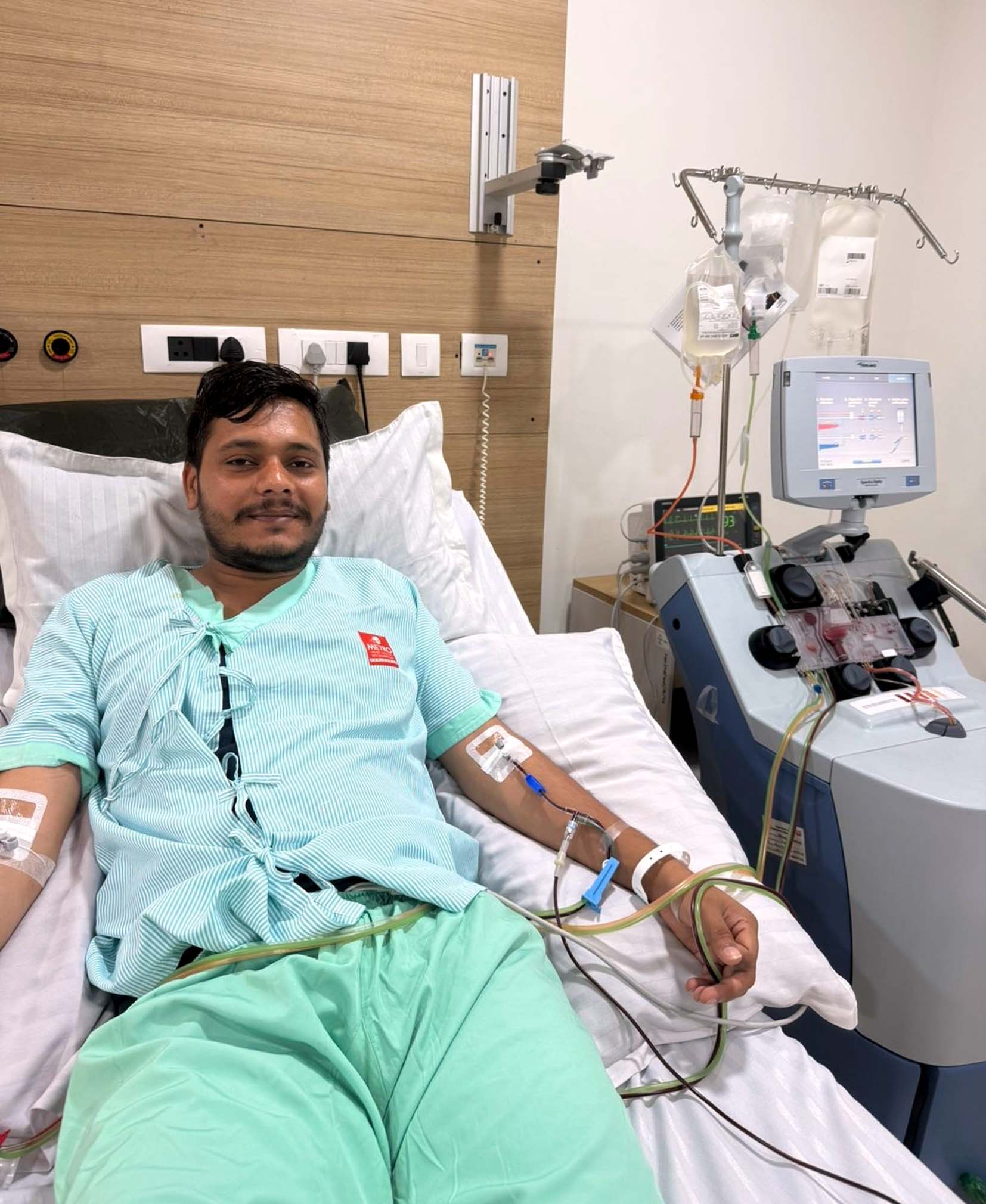 स्टेम सेल डोनेट करते विनोद कुमार। स्टेम सेल डोनेट करते विनोद कुमार।