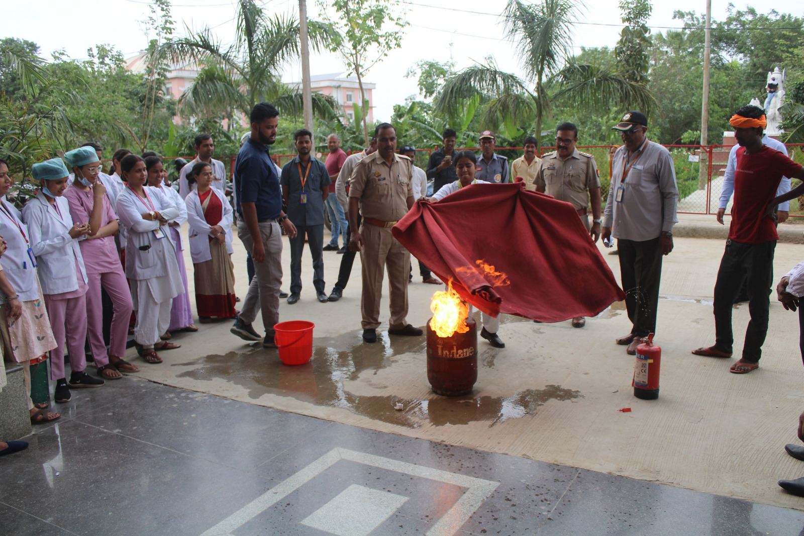 महायोगी गोरखनाथ चिकित्सालय में आयोजित हुआ अग्नि सुरक्षा प्रशिक्षण कार्यक्रम*