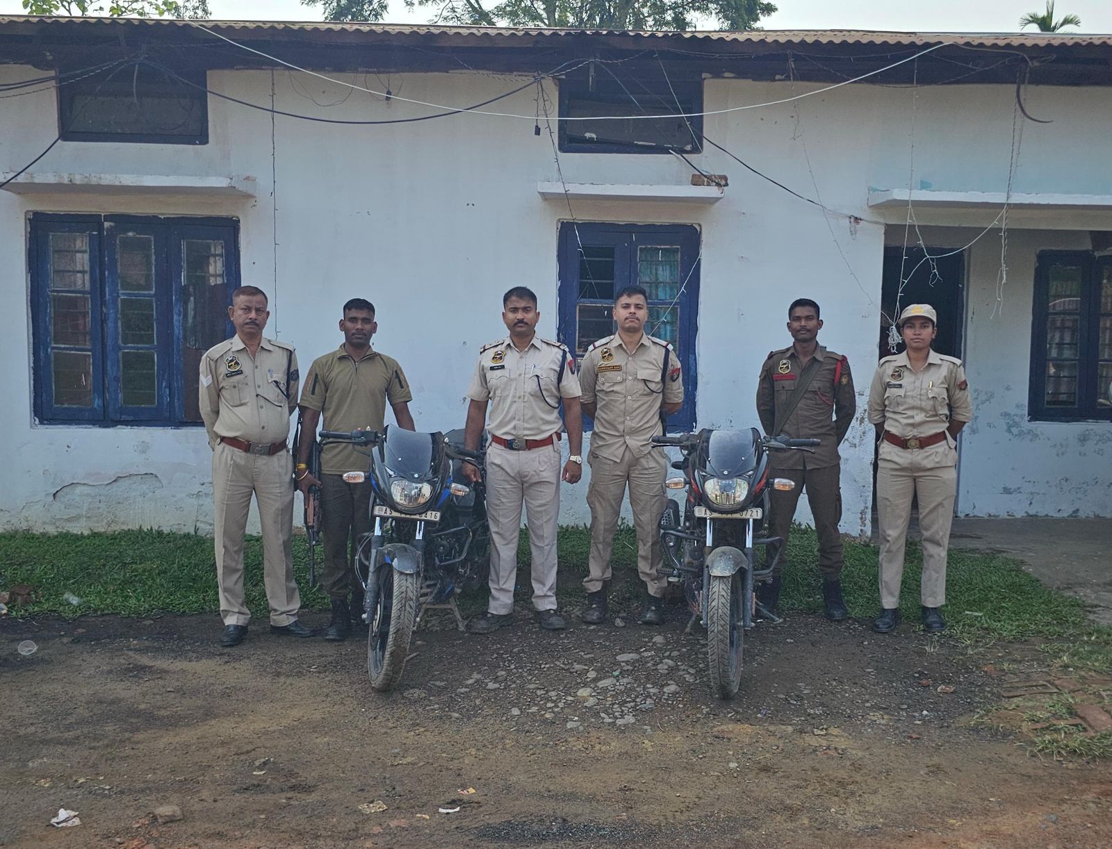 बरामद चोरी गई दो मोटरसाइकिलों की तस्वीर। बरामद चोरी गई दो मोटरसाइकिलों की तस्वीर।