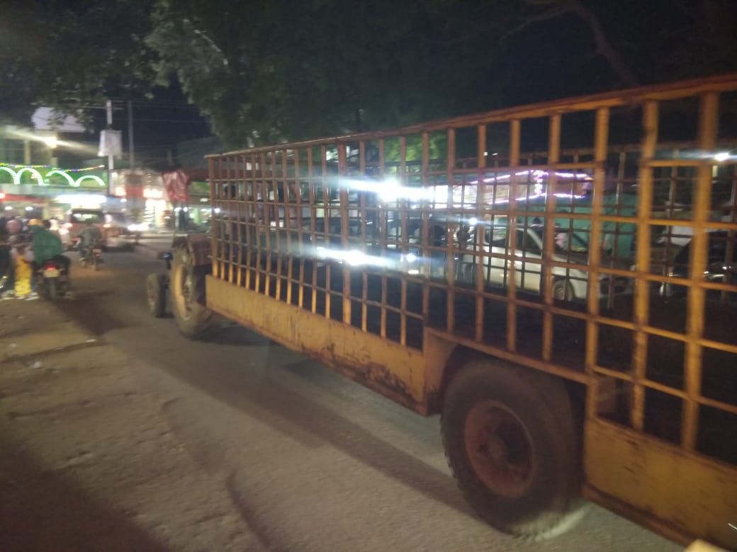 नगर निगम क्षेत्र अंतर्गत सड़क में काउकेचर वाहन की सहायता से मवेशियों को पकड़ा गया। नगर निगम क्षेत्र अंतर्गत सड़क में काउकेचर वाहन की सहायता से मवेशियों को पकड़ा गया।