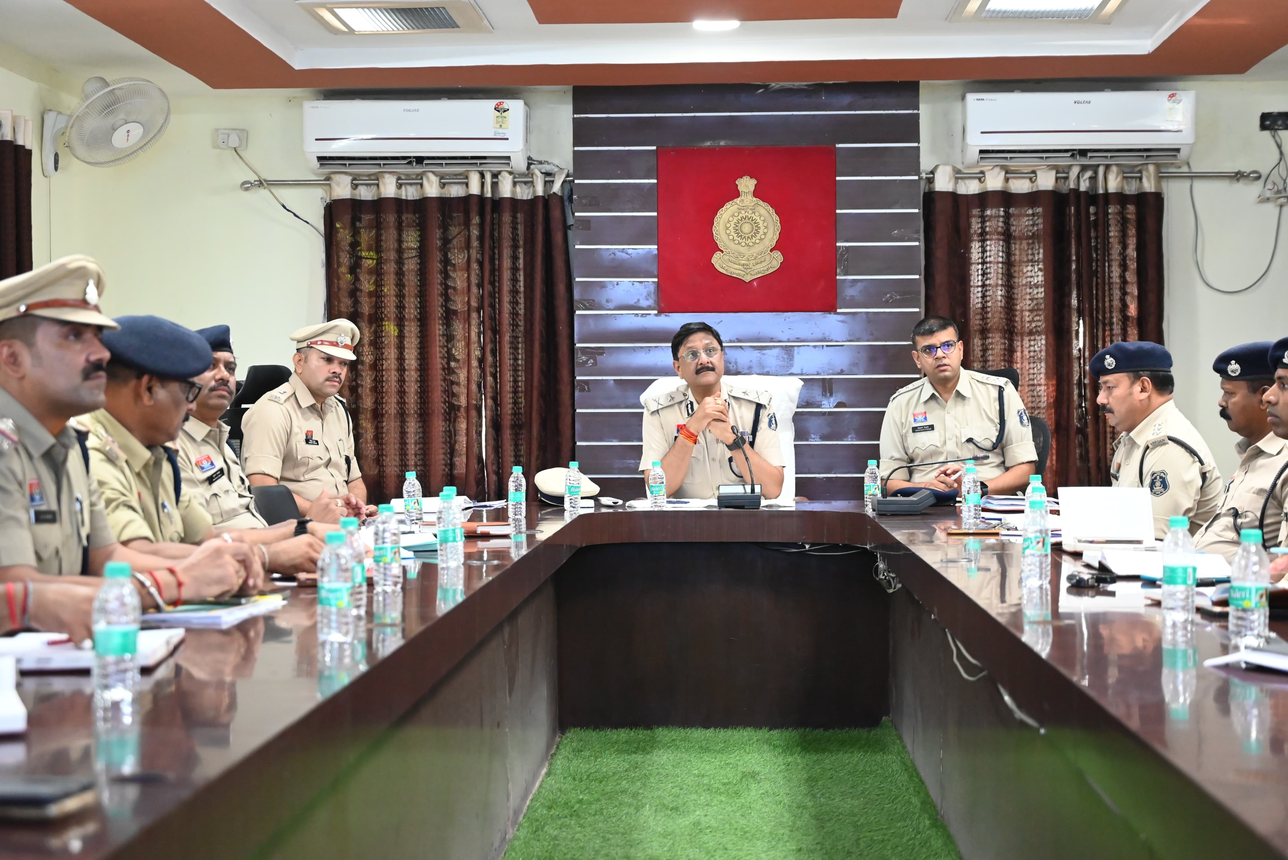बिलासपुर रेंज आईजीपी ने की कोरबा पुलिस के कार्यों की समीक्षा बिलासपुर रेंज आईजीपी ने की कोरबा पुलिस के कार्यों की समीक्षा