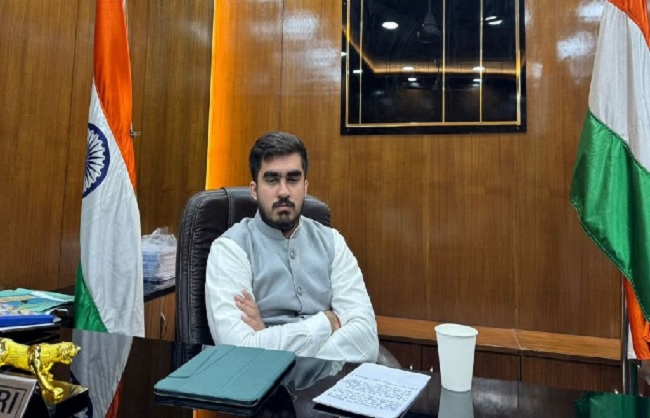 दिल्ली विश्वविद्यालय छात्र संघ के अध्यक्ष रौनक खत्री (फाइल फोटो) दिल्ली विश्वविद्यालय छात्र संघ के अध्यक्ष रौनक खत्री (फाइल फोटो)