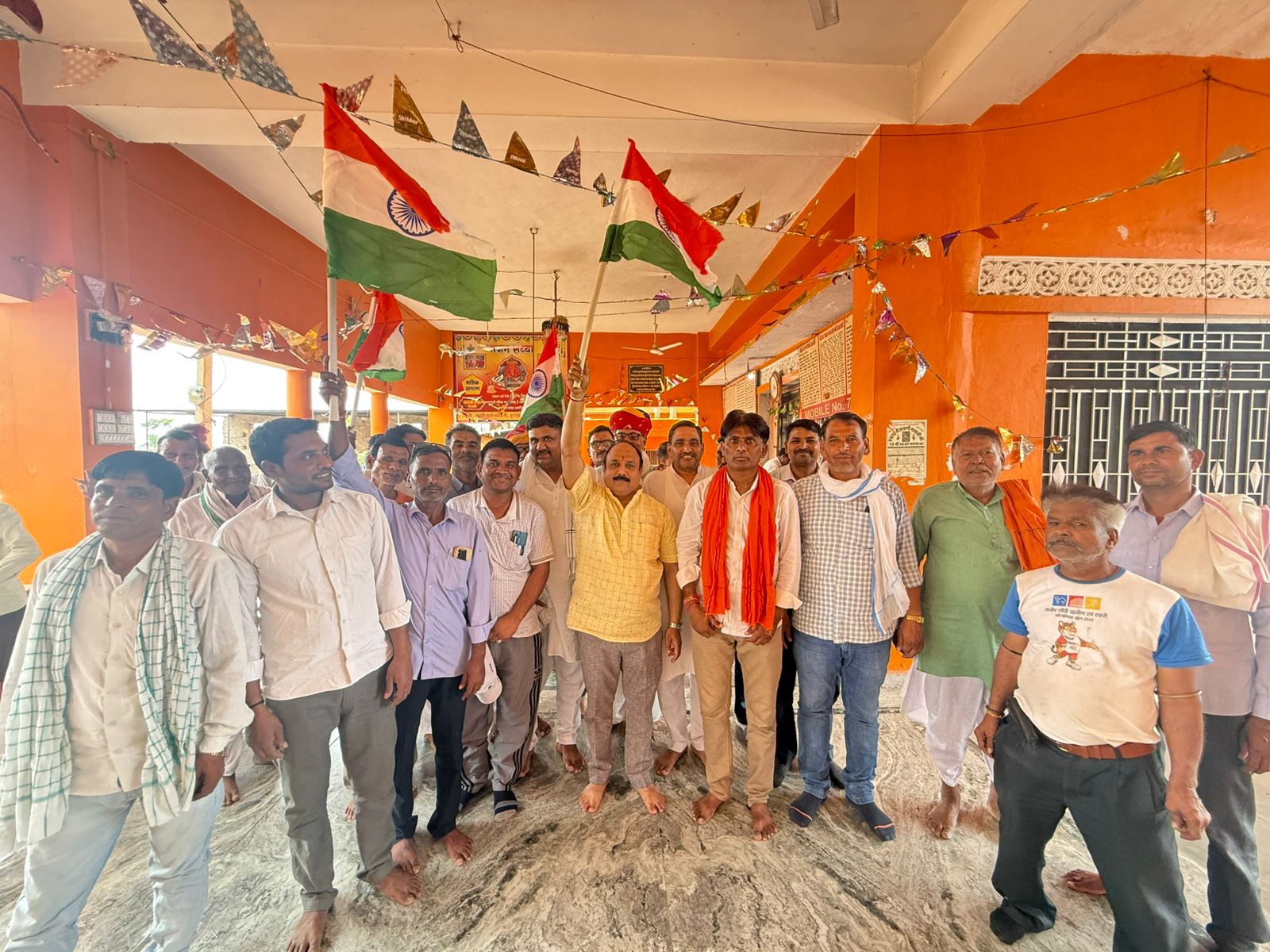 भारतीय सेना के उत्साहवर्धन और सुरक्षा के लिए भाजपा महामंत्री गोठवाल ने कार्यकर्ताओं के साथ किए हनुमान चालीसा के पाठ भारतीय सेना के उत्साहवर्धन और सुरक्षा के लिए भाजपा महामंत्री गोठवाल ने कार्यकर्ताओं के साथ किए हनुमान चालीसा के पाठ