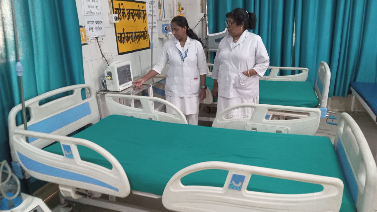 अलर्ट की स्थिति को देखते हुए जिला अस्पताल में 20 बेड का वार्ड आरक्षित अलर्ट की स्थिति को देखते हुए जिला अस्पताल में 20 बेड का वार्ड आरक्षित