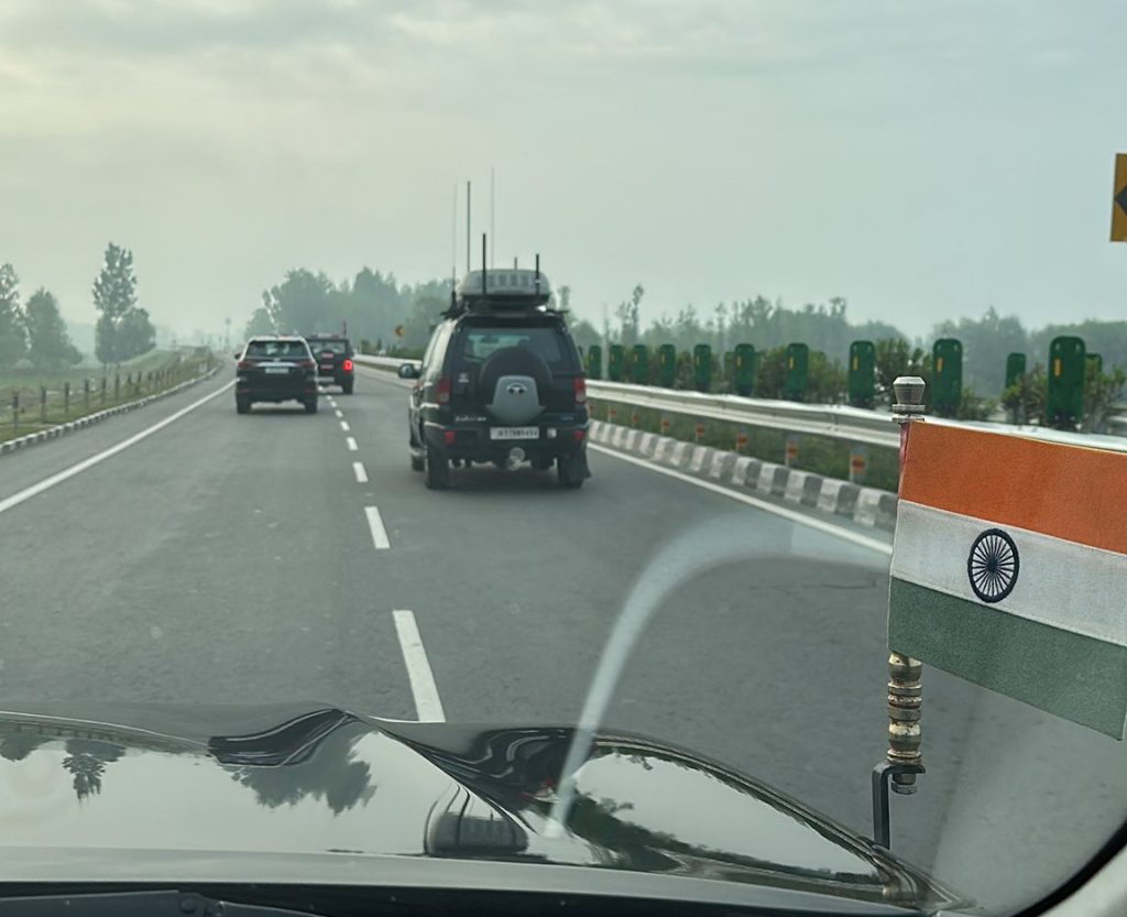 पाकिस्तान के असफल ड्रोन हमलों के बाद सीएम उमर अब्दुल्ला पहुंचे जम्मू पाकिस्तान के असफल ड्रोन हमलों के बाद सीएम उमर अब्दुल्ला पहुंचे जम्मू
