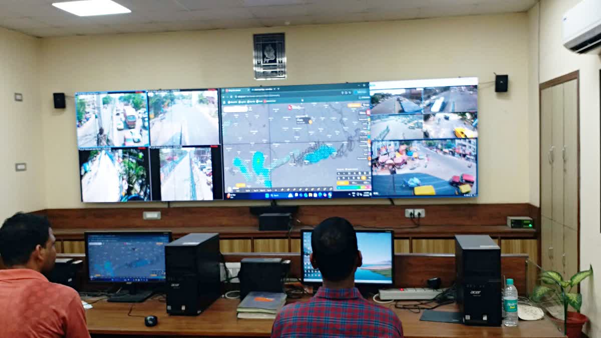 कोलकाता नगर निगम द्वारा खोली गई नियंत्रण कक्ष कोलकाता नगर निगम द्वारा खोली गई नियंत्रण कक्ष
