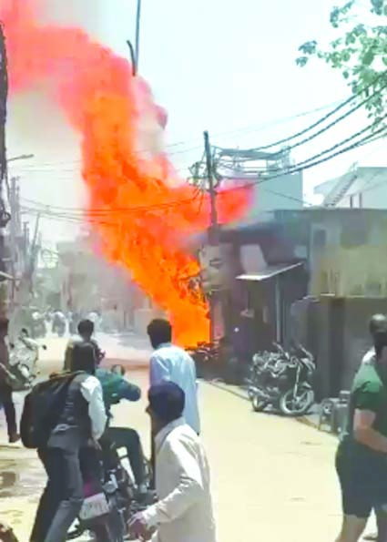 दुकान में लगी आग दुकान में लगी आग