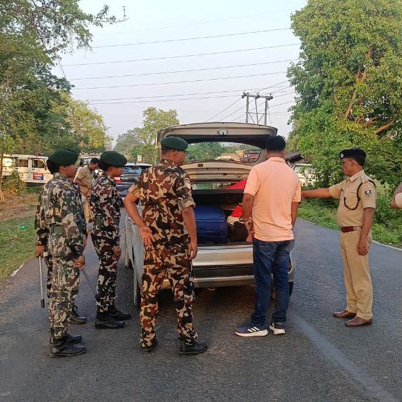 भारत- नेपाल सीमा के जोगबनी बॉर्डर पर हाई अलर्ट, सशस्त्र सीमा बल और पुलिस ने बढ़ाई चौकसी भारत- नेपाल सीमा के जोगबनी बॉर्डर पर हाई अलर्ट, सशस्त्र सीमा बल और पुलिस ने बढ़ाई चौकसी