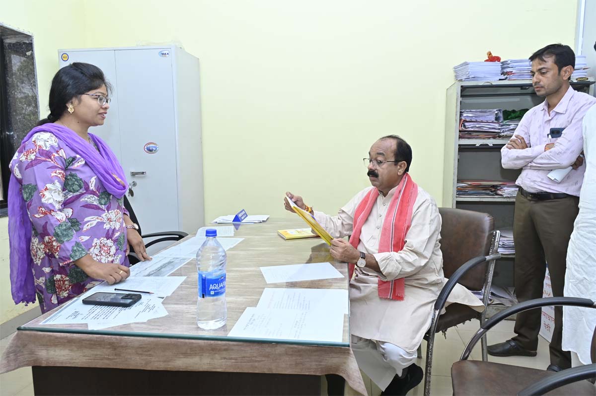 उप मुख्यमंत्री अरुण साव कुम्हारी नगर पालिका कार्यालय का निरीक्षण करते उप मुख्यमंत्री अरुण साव कुम्हारी नगर पालिका कार्यालय का निरीक्षण करते