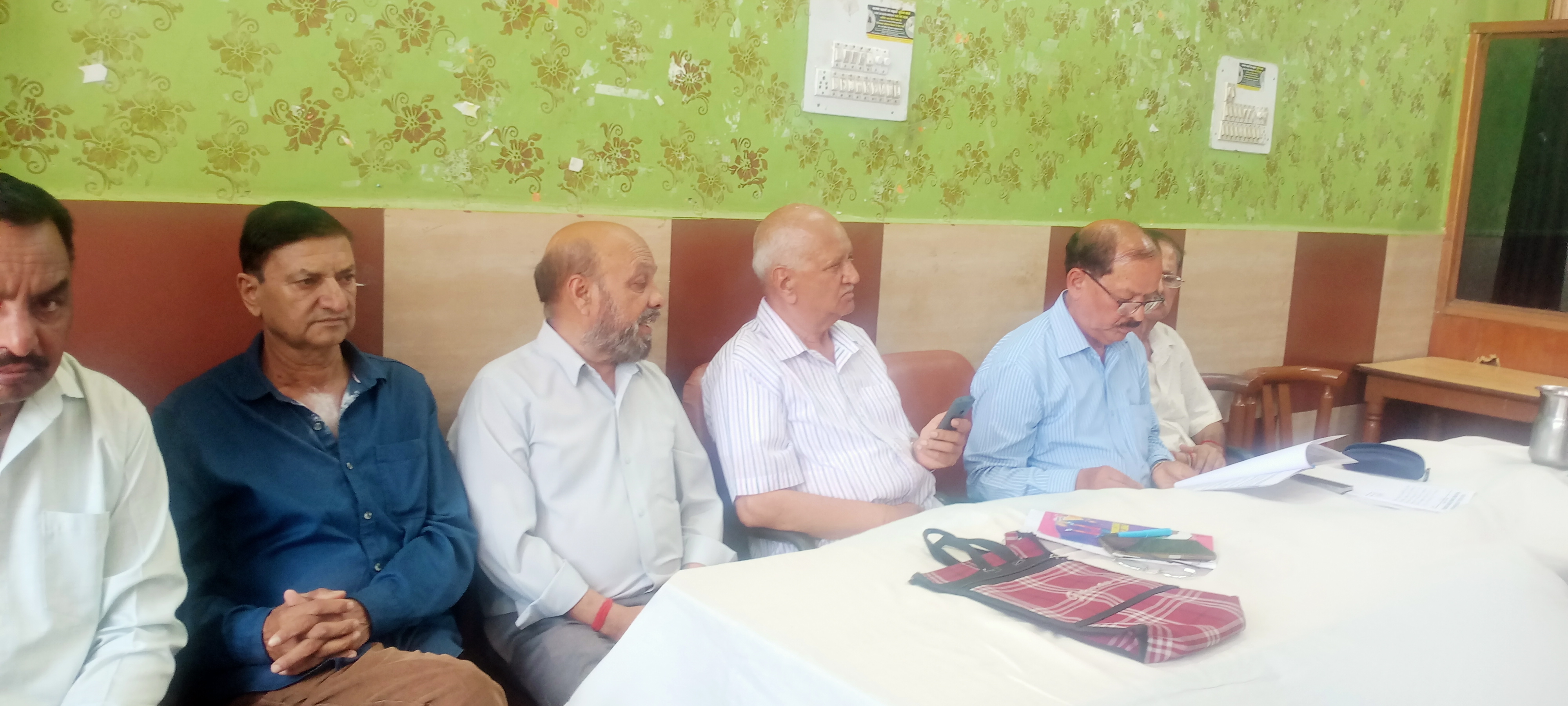 नाहन में विजली कल्याण संघ की बैठक आयोजित नाहन में विजली कल्याण संघ की बैठक आयोजित
