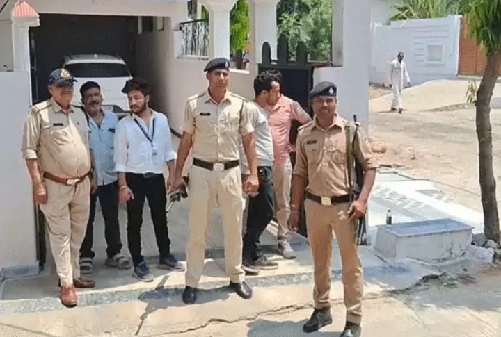 बिजली कंपनी के इंजीनियर के घर ईओडब्ल्यू का छापा बिजली कंपनी के इंजीनियर के घर ईओडब्ल्यू का छापा
