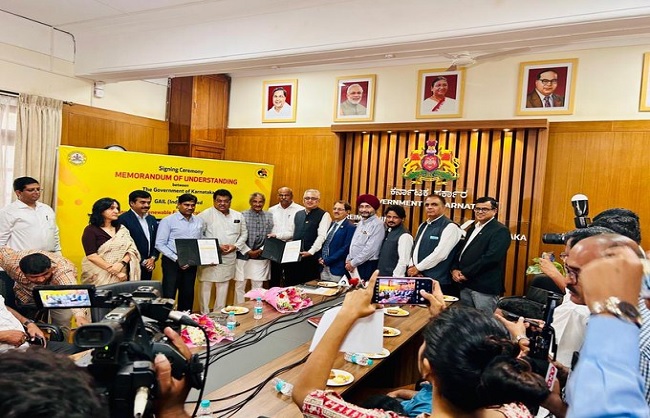 कर्नाटक सरकार औश्र गेल के साथ किए गए समझौता का जारी फोटो कर्नाटक सरकार औश्र गेल के साथ किए गए समझौता का जारी फोटो
