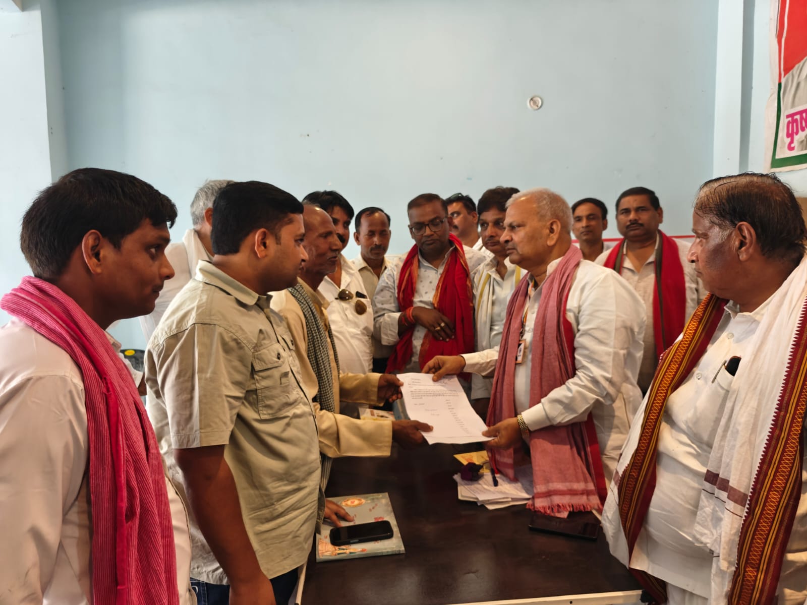 जनता दरबार लोगों की समस्याएं सुनते सांसद नरेश उत्तम पटेल जनता दरबार लोगों की समस्याएं सुनते सांसद नरेश उत्तम पटेल