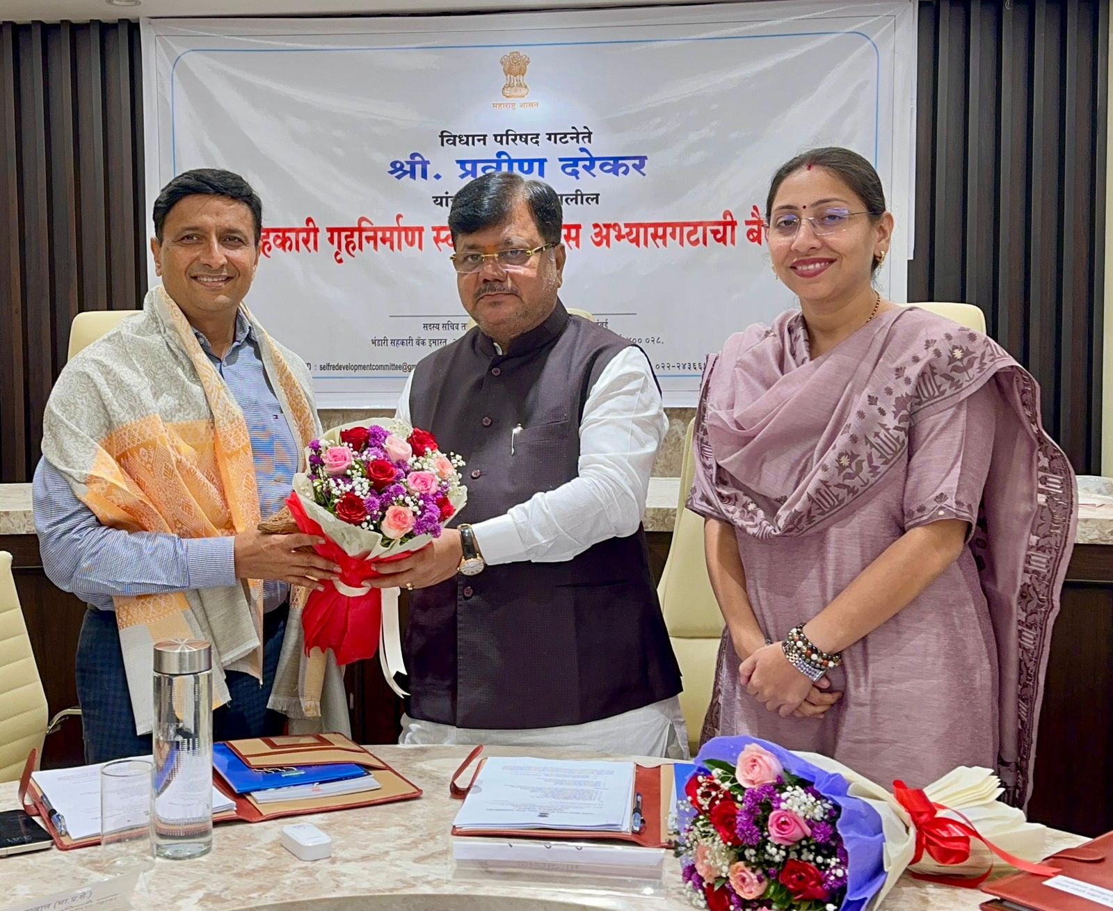 बैठक में शामिल प्रतिनिधि बैठक में शामिल प्रतिनिधि