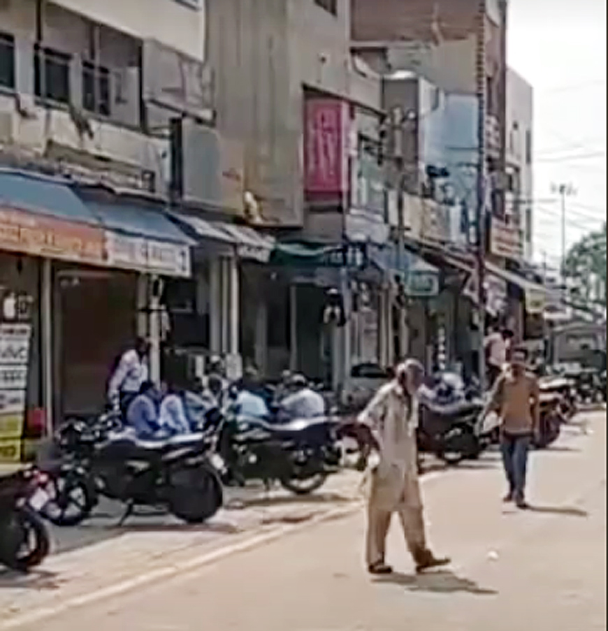 हनुमानगढ़ में रेड अलर्ट का सायरन बजा : दुकानें बंद, स्कूलों की छुट्टियां की हनुमानगढ़ में रेड अलर्ट का सायरन बजा : दुकानें बंद, स्कूलों की छुट्टियां की