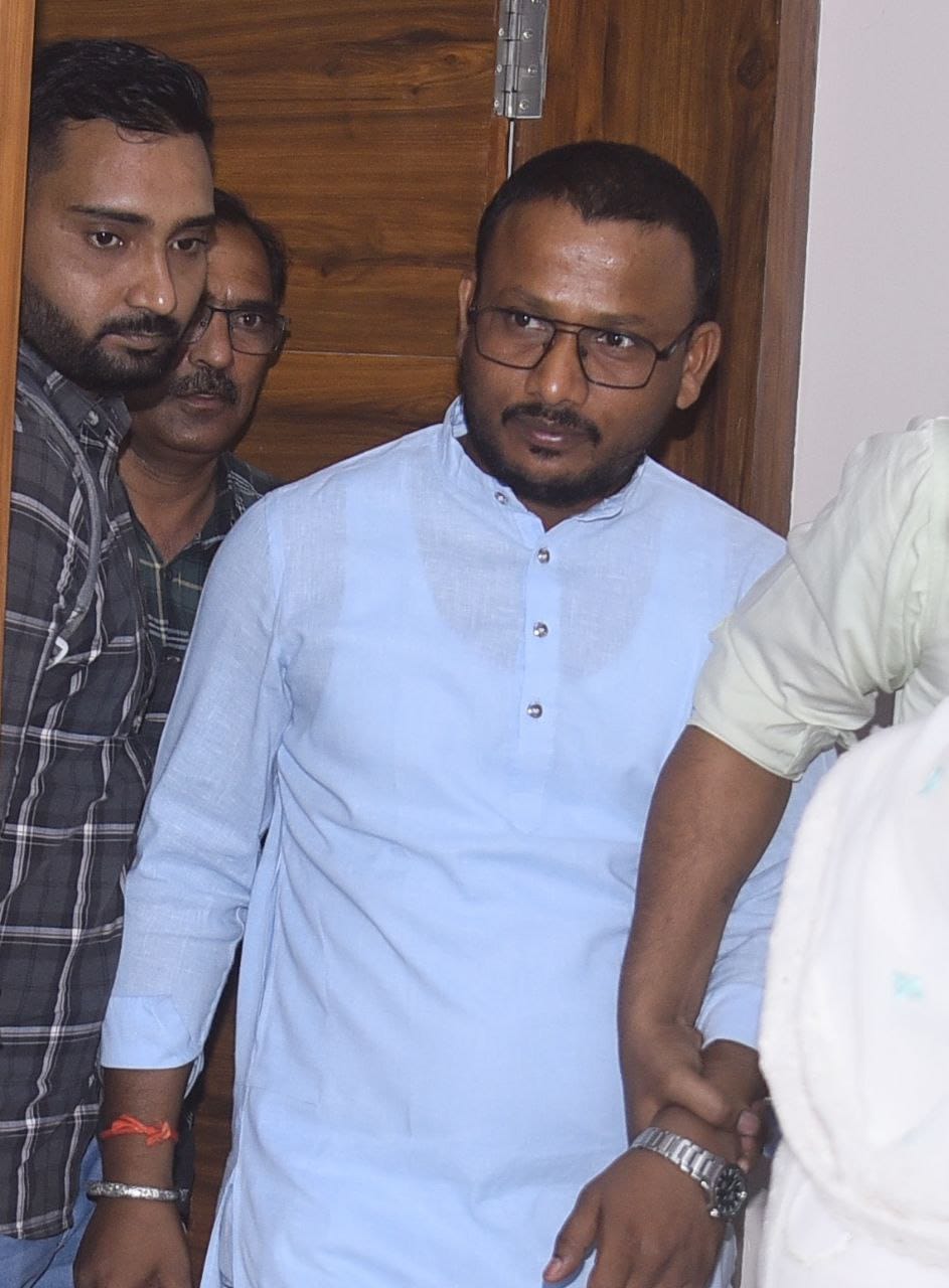 भारत आदिवासी पार्टी (बाप) विधायक और दलाल रिश्वत लेते गिरफ्तार भारत आदिवासी पार्टी (बाप) विधायक और दलाल रिश्वत लेते गिरफ्तार