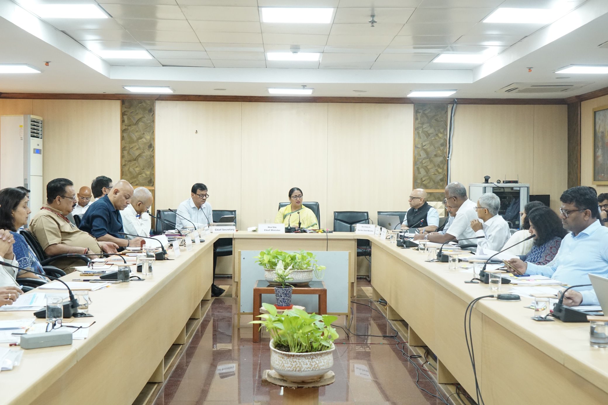 दिल्ली सचिवालय में सभी विभागाध्यक्षों के साथ उच्चस्तरीय समीक्षा बैठक दिल्ली सचिवालय में सभी विभागाध्यक्षों के साथ उच्चस्तरीय समीक्षा बैठक
