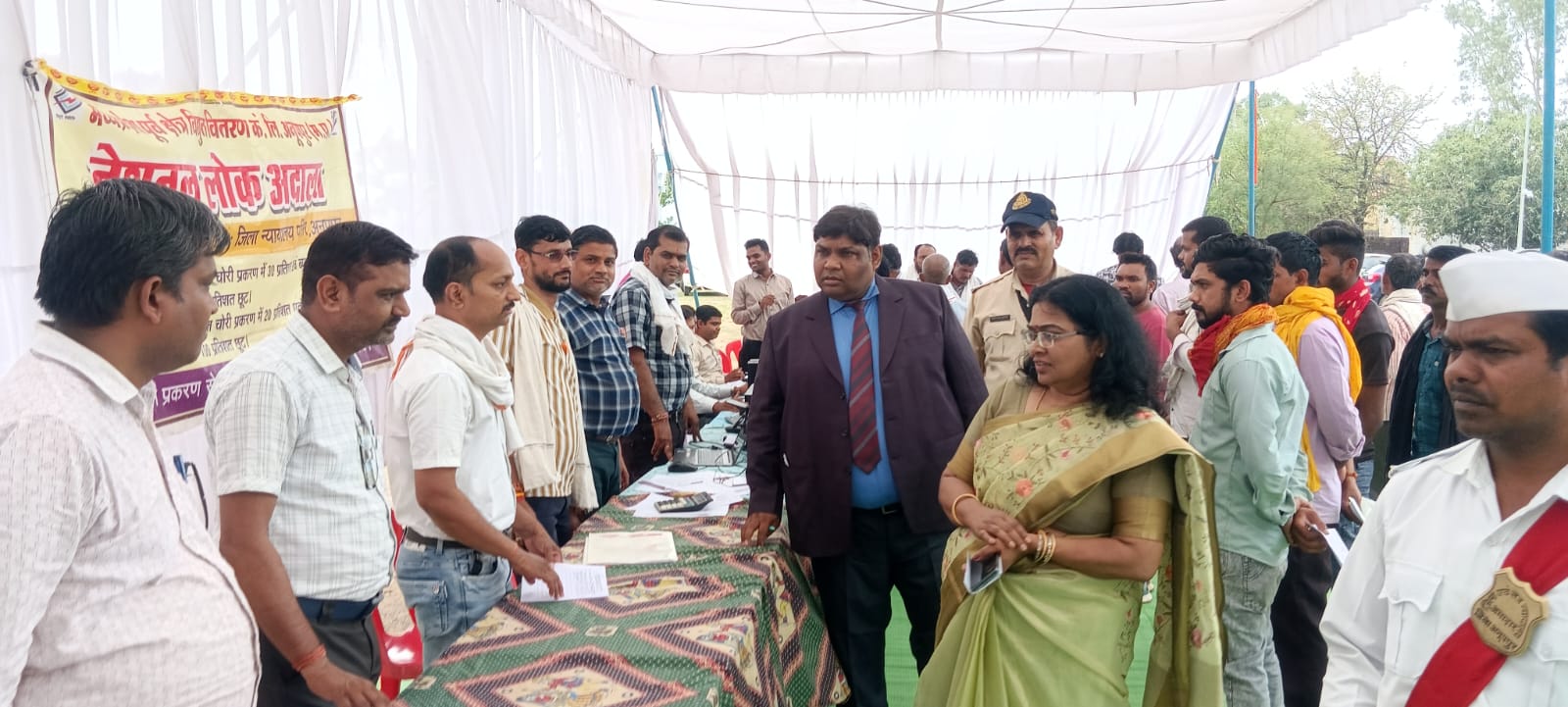 प्रधान जिला एवं सत्र न्यायाधीश अवलाेकन करती प्रधान जिला एवं सत्र न्यायाधीश अवलाेकन करती
