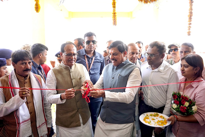 सामूहिक विवाह सम्मेलन में शामिल हुए केन्द्रीय कृषि मंत्री और मुख्यमंत्री सामूहिक विवाह सम्मेलन में शामिल हुए केन्द्रीय कृषि मंत्री और मुख्यमंत्री