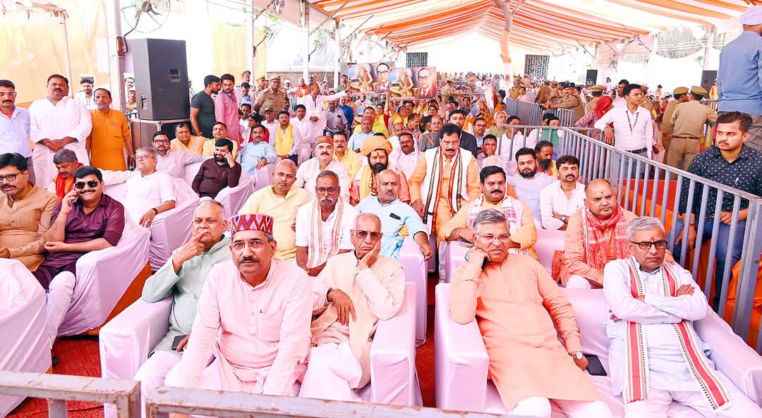 संत रविदास का दर्शन ही विकसित भारत संकल्प का प्रेरणास्रोत : योगी आदित्यनाथ संत रविदास का दर्शन ही विकसित भारत संकल्प का प्रेरणास्रोत : योगी आदित्यनाथ