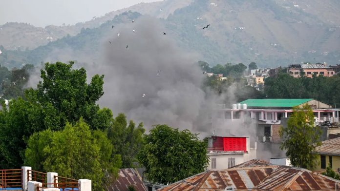 (अपडेट) जम्मू-कश्मीर में नियंत्रण रेखा के अग्रिम गांवों को निशाना बनाकर पाकिस्तानी सेना ने की भारी गोलाबारी, 12 लोगों की मौत, 57 घायल (अपडेट) जम्मू-कश्मीर में नियंत्रण रेखा के अग्रिम गांवों को निशाना बनाकर पाकिस्तानी सेना ने की भारी गोलाबारी, 12 लोगों की मौत, 57 घायल