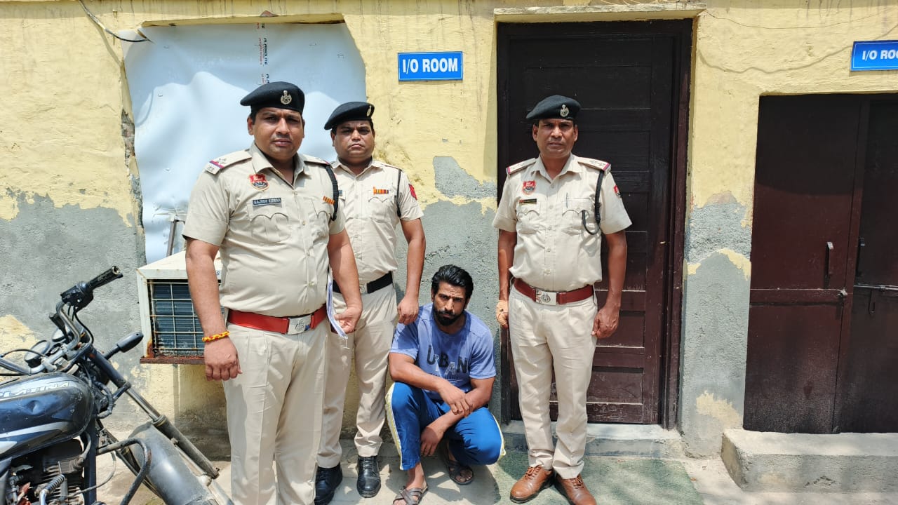 गिरफ्तार किया गया आरोपित गिरफ्तार किया गया आरोपित