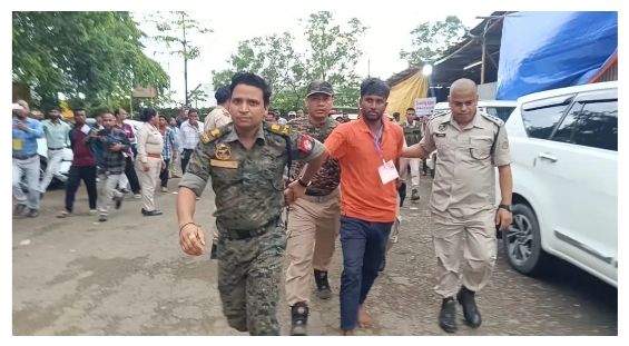 सिलचर में मतगणना के दौरान भड़की हिंसा के सिलसिले में गिरफ्तार आरोपित की तस्वीर। सिलचर में मतगणना के दौरान भड़की हिंसा के सिलसिले में गिरफ्तार आरोपित की तस्वीर।