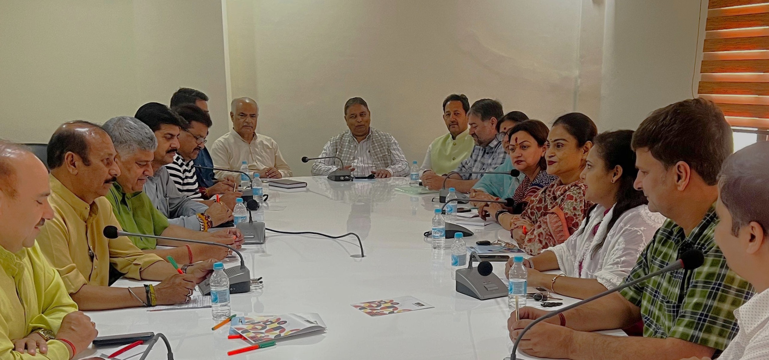 जम्मू मुख्यालय में भाजपा ने उच्च स्तरीय बैठक में जम्मू-कश्मीर की स्थिति की समीक्षा की जम्मू मुख्यालय में भाजपा ने उच्च स्तरीय बैठक में जम्मू-कश्मीर की स्थिति की समीक्षा की