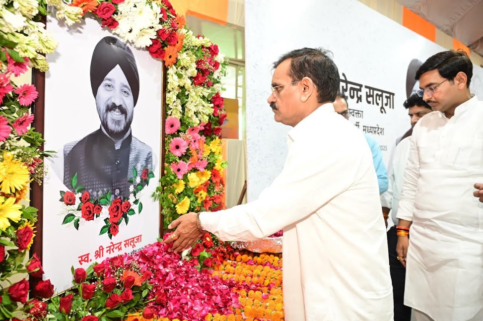 स्व. नरेंद्र सलूजा की पुण्य स्मृति में श्रद्धासुमन अर्पित करते हुए भाजपा प्रदेश अध्यक्ष विष्णुदत्त शर्मा स्व. नरेंद्र सलूजा की पुण्य स्मृति में श्रद्धासुमन अर्पित करते हुए भाजपा प्रदेश अध्यक्ष विष्णुदत्त शर्मा