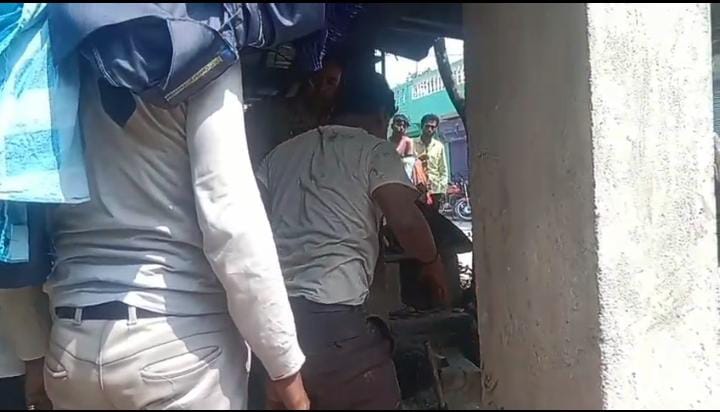 प्रयागराज में हुई वृद्ध महिला की हत्या से संबंधित घटनास्थल का छाया चित्र प्रयागराज में हुई वृद्ध महिला की हत्या से संबंधित घटनास्थल का छाया चित्र