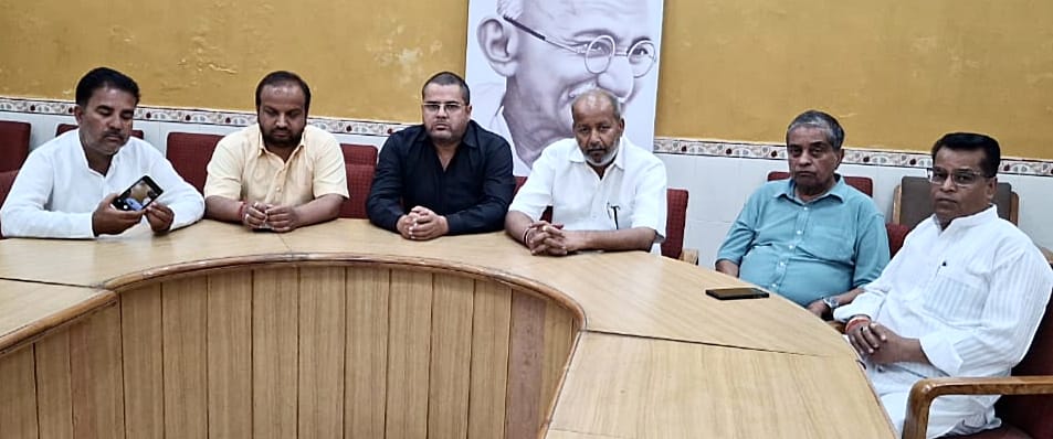 कांग्रेस की पत्रकार वार्ता कांग्रेस की पत्रकार वार्ता