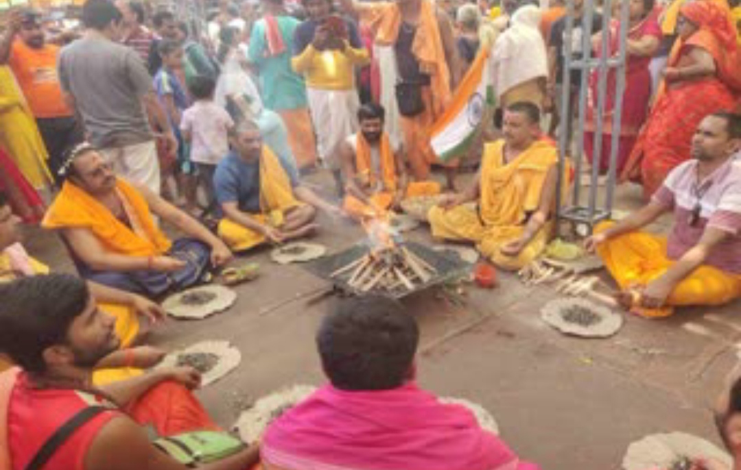 हवन करते हुए तस्वीर हवन करते हुए तस्वीर