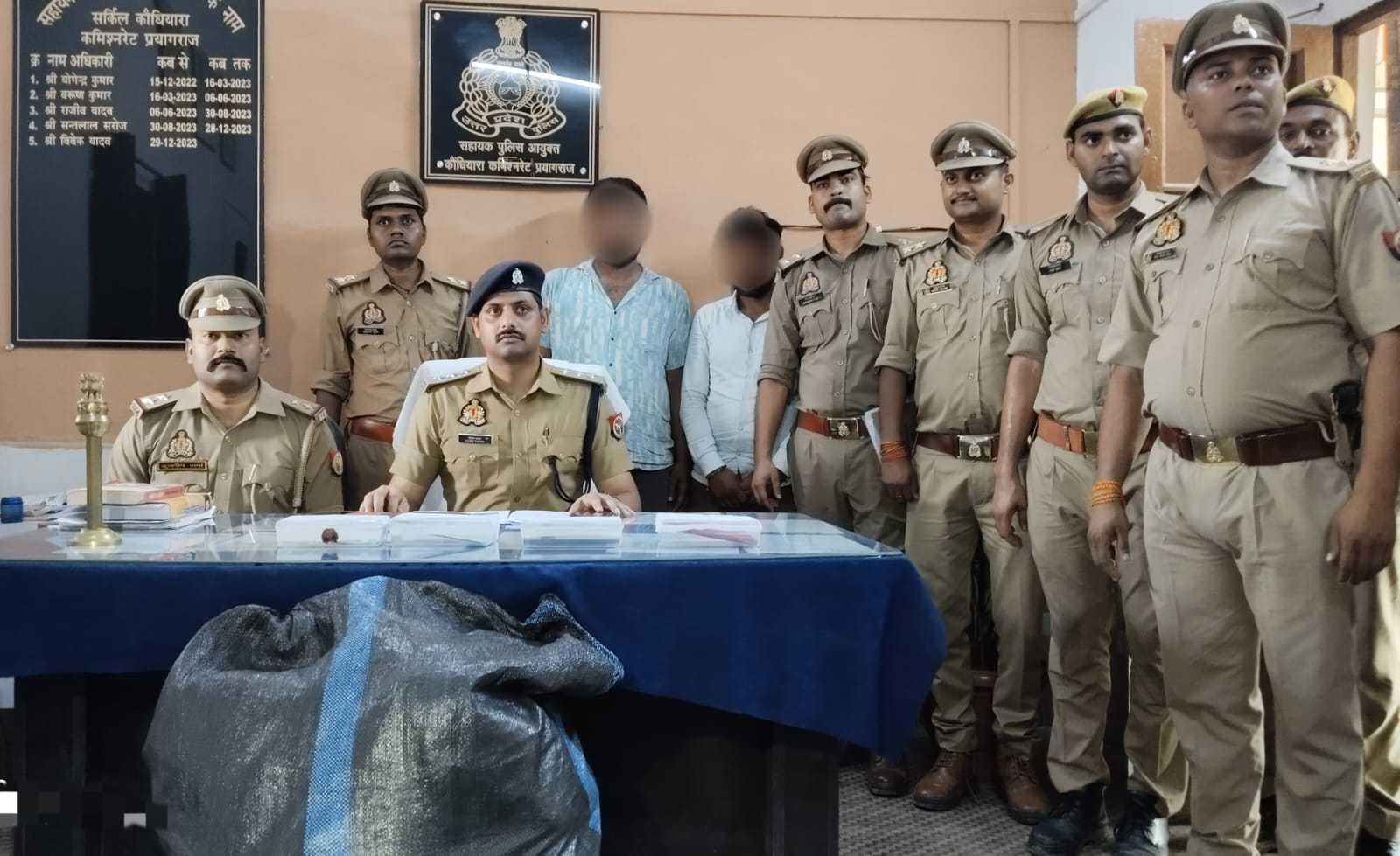 प्रयागराज में गांजे की तस्करी मामले में गिरफ्तार आरोपितों का छाया चित्र प्रयागराज में गांजे की तस्करी मामले में गिरफ्तार आरोपितों का छाया चित्र