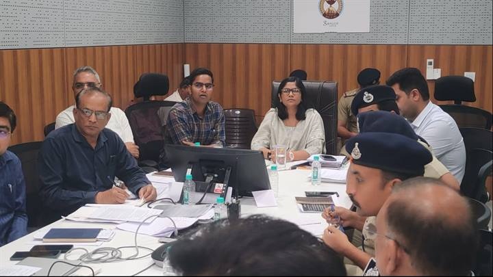 आईएसबीटी के संचालन व प्रधानमंत्री ई-बस सेवा की समीक्षा आईएसबीटी के संचालन व प्रधानमंत्री ई-बस सेवा की समीक्षा