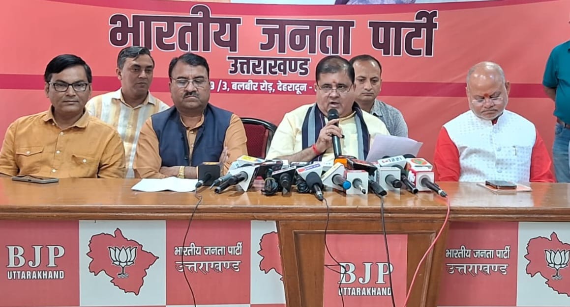 भाजपा प्रदेश अध्यक्ष महेंद्र भट्ट पत्रकार वार्ता करते। भाजपा प्रदेश अध्यक्ष महेंद्र भट्ट पत्रकार वार्ता करते।